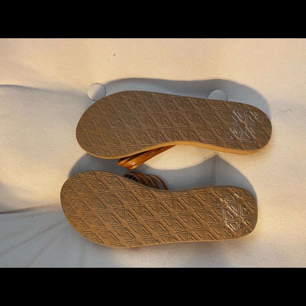Tan Roxy sandals - Picture 2 of 2
